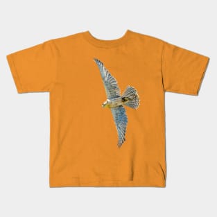 Falconers hybrid Gyr falcon in flight Kids T-Shirt